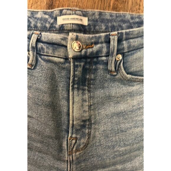 Good American CURVE FITTED HIP & THIGH -STRAIGHT LEG -Distressed KNEES SIZE 2/26 - Picture 3 of 11